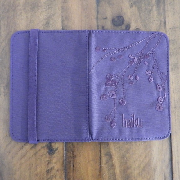 Haiku RFID Passport Holder - Picture 5 of 8